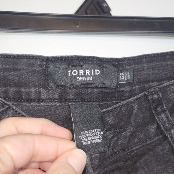 Torrid Black Distressed Cropped Skinny Jeans 12 - Picture 6 of 14
